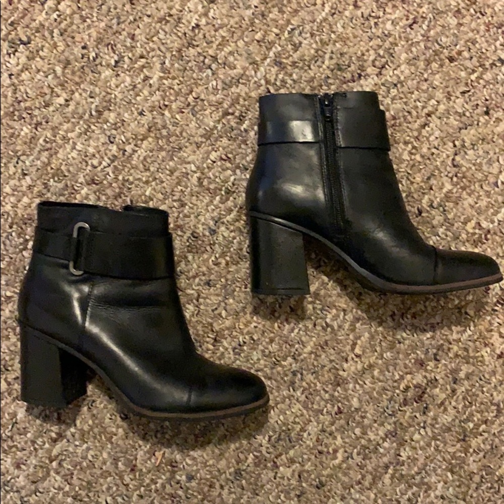 Korks black heels!